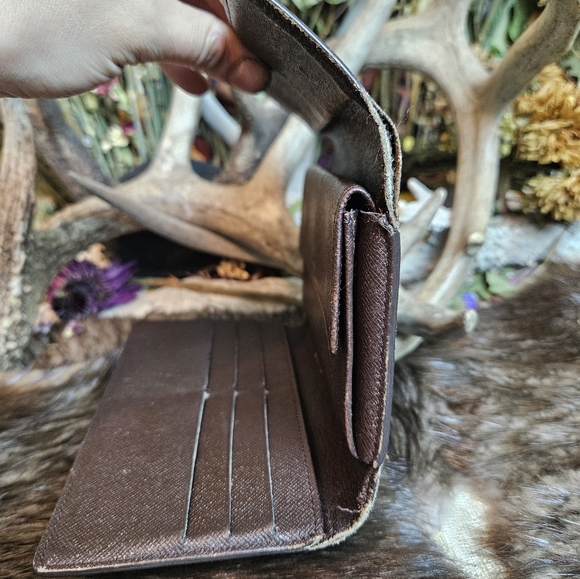 Authentic Louis Vuitton Damier Ebene wallet - Picture 5 of 12
